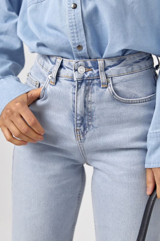 Джинси Straight прямого крою з необробленим низом