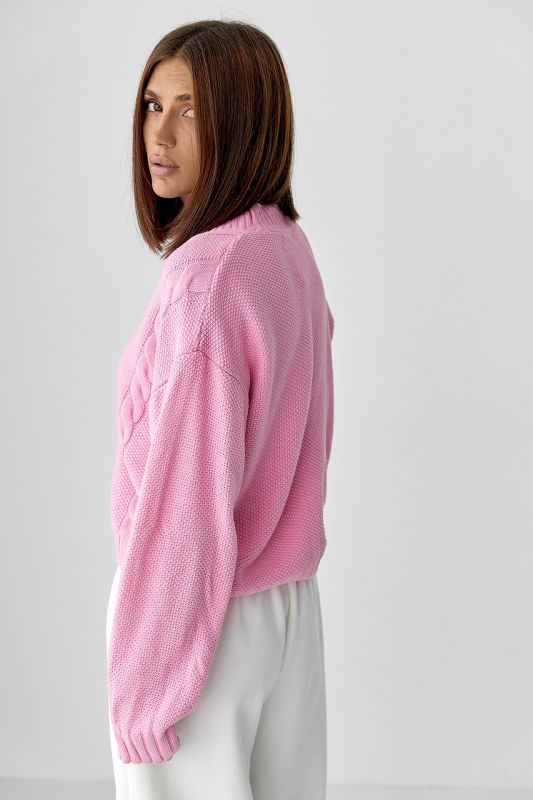 Короткий в'язаний кардиган з косичками
