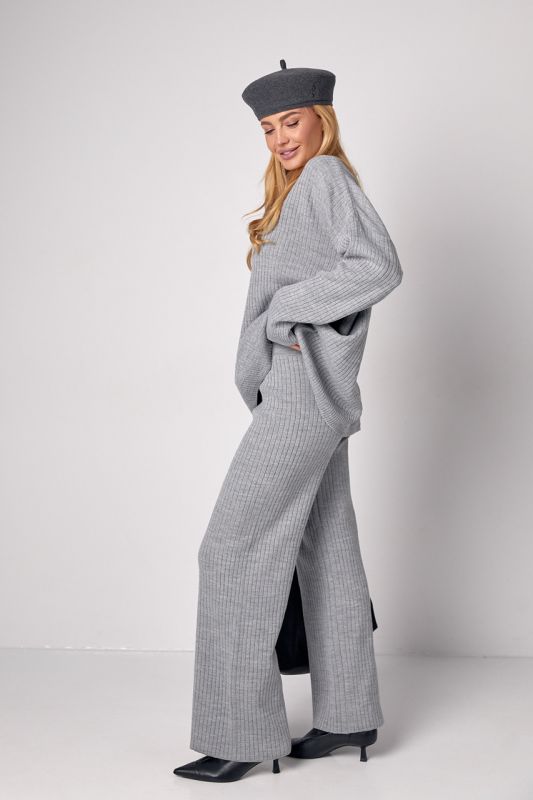 Жіночий костюм oversize у рубчик зі штанами палаццо